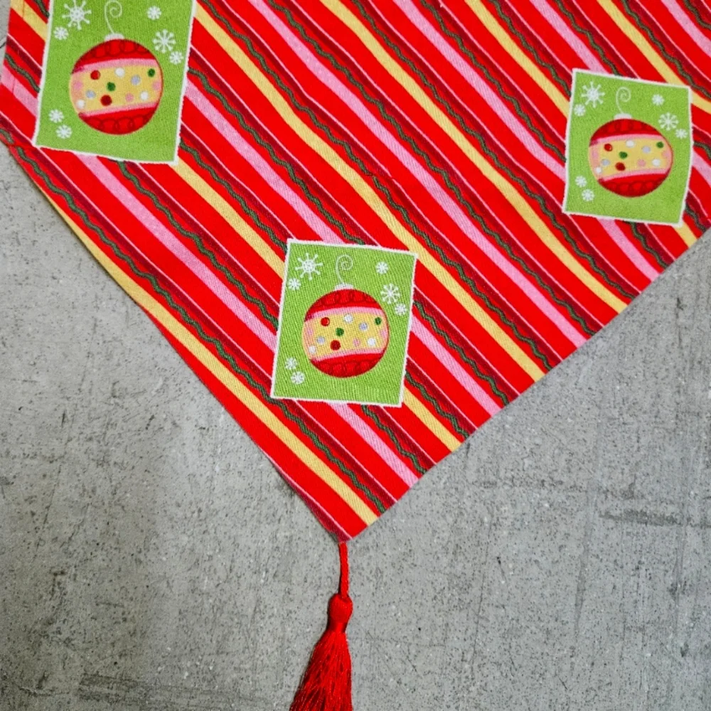 CHRISTMAS TABLE RUNNER - Picture 2 of 6